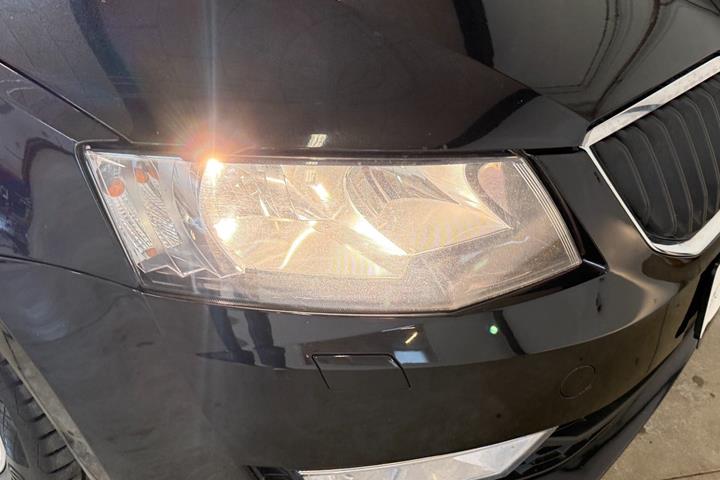 Sort Skoda Octavia fra 2017