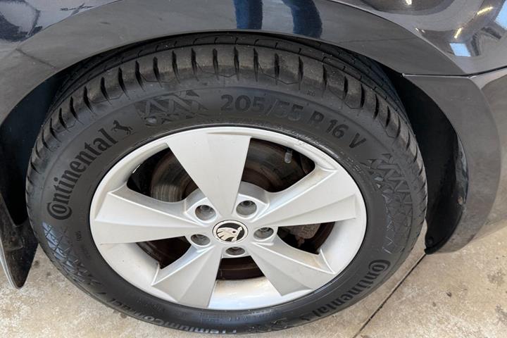 Sort Skoda Octavia fra 2017