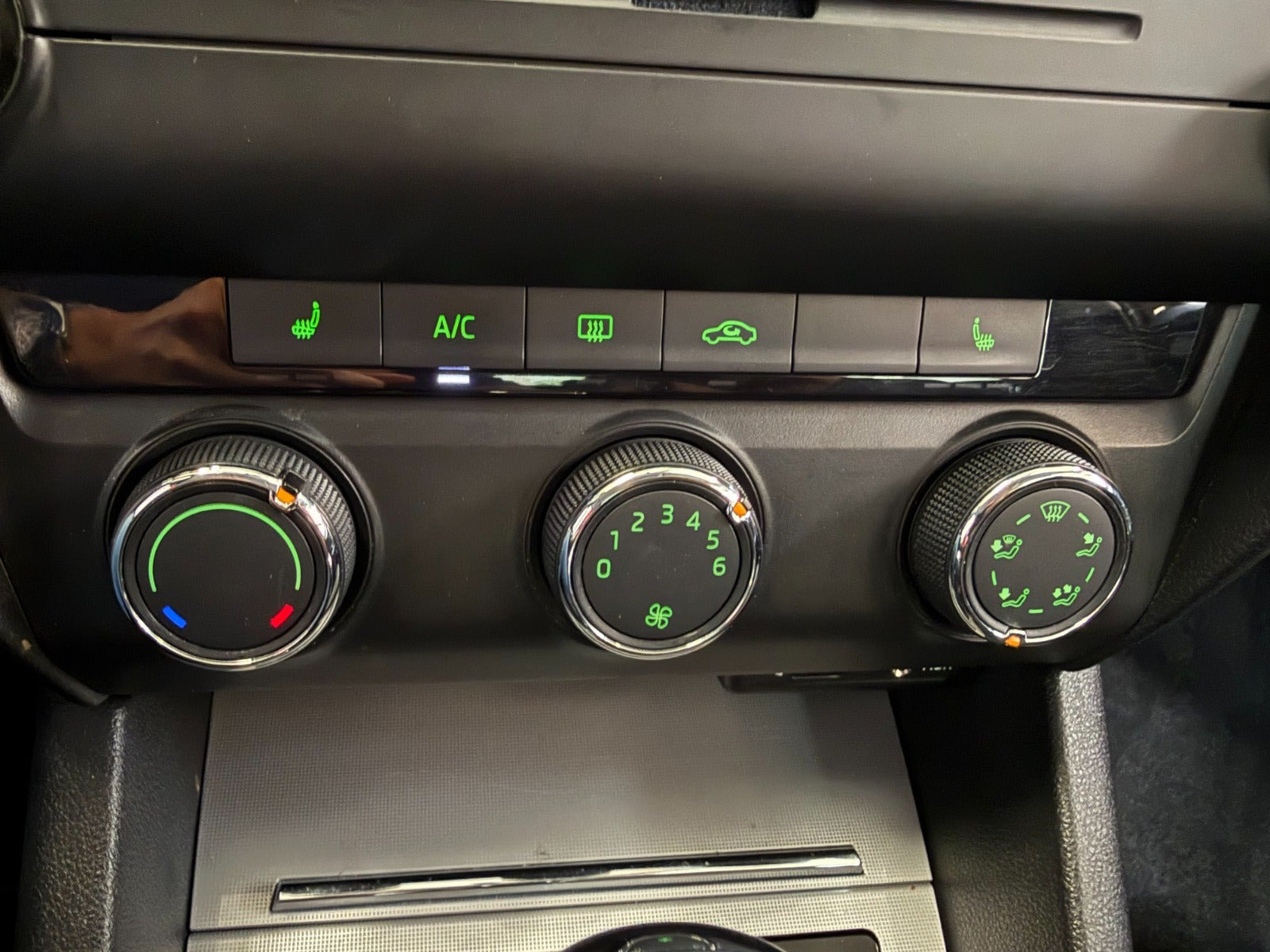 Sort Skoda Octavia fra 2017