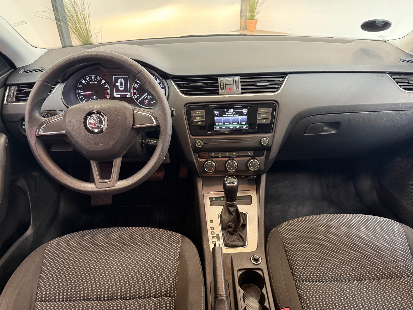 Sort Skoda Octavia fra 2017
