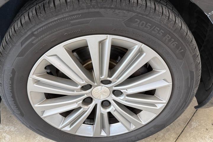Sort Peugeot 308 fra 2019
