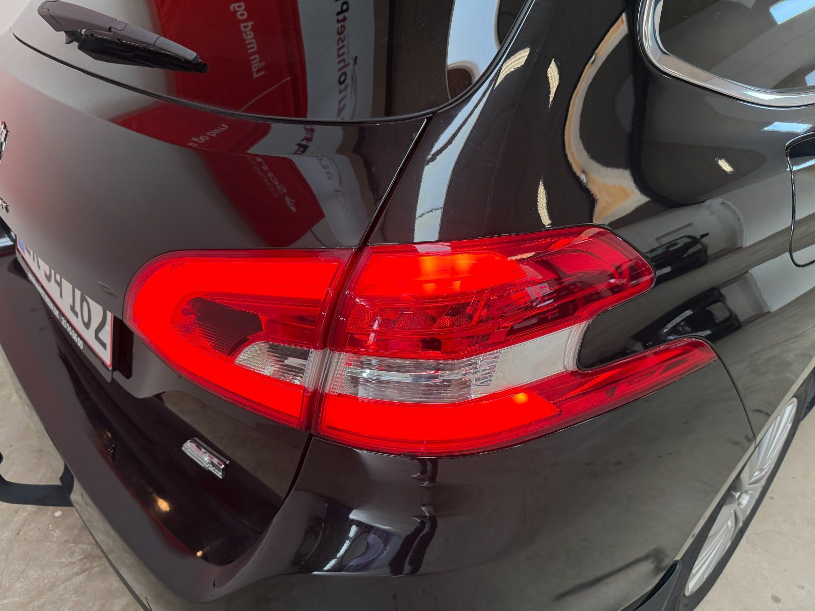 Sort Peugeot 308 fra 2019