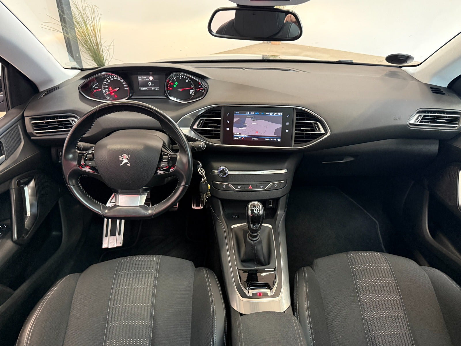 Sort Peugeot 308 fra 2019