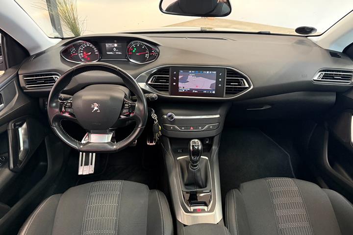 Sort Peugeot 308 fra 2019