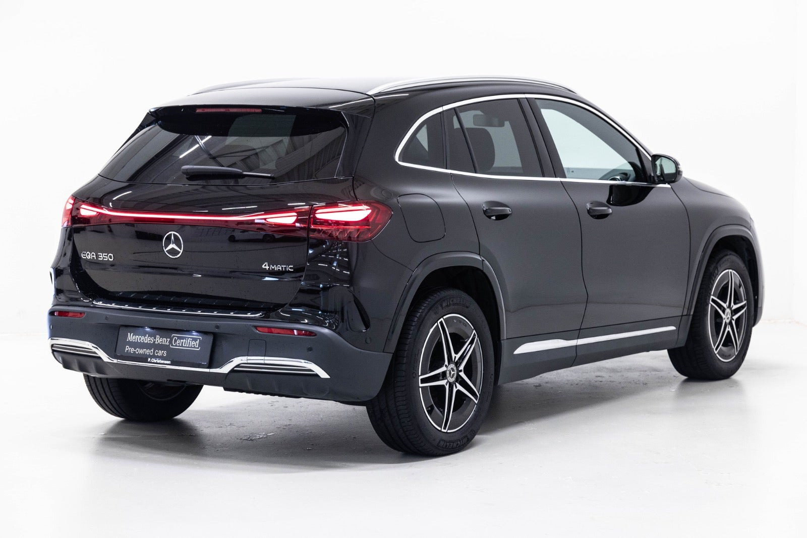 Sort Mercedes EQA350 fra 2024