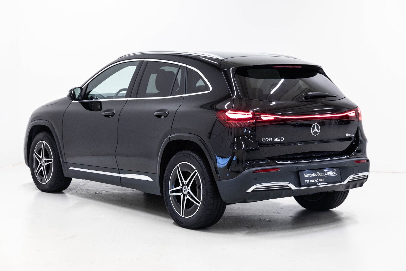 Sort Mercedes EQA350 fra 2024