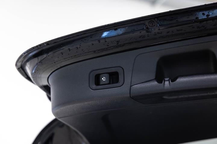 Sort Mercedes EQA350 fra 2024