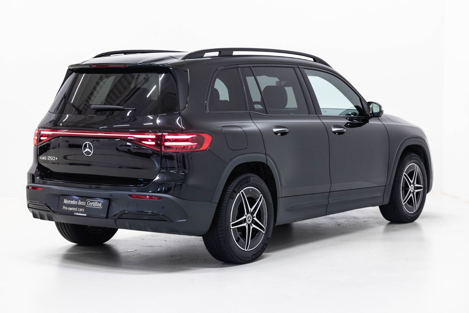 Sort Mercedes EQB250+ fra 2025