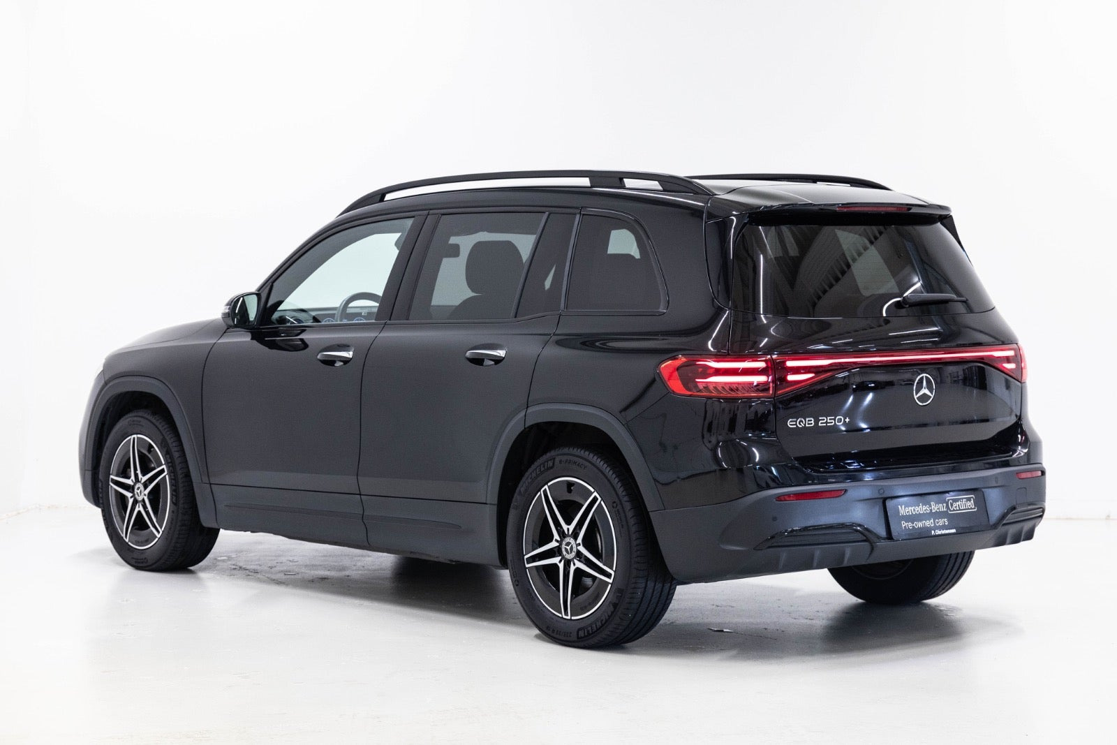 Sort Mercedes EQB250+ fra 2025