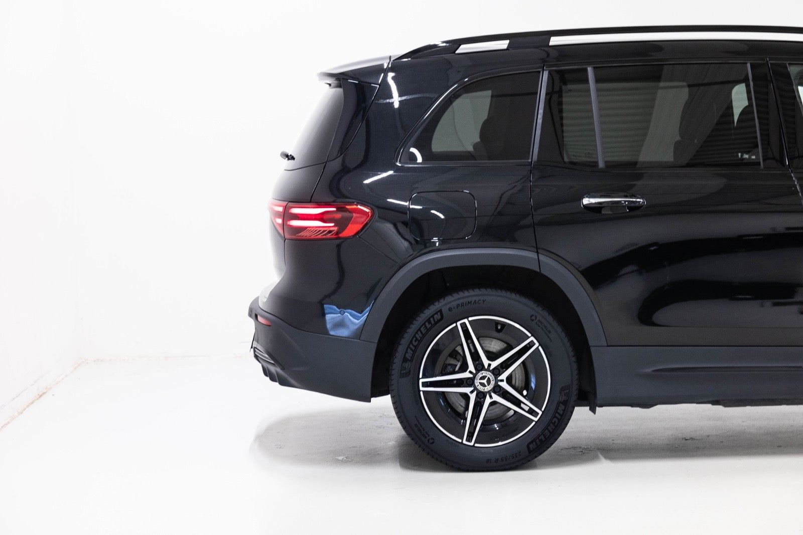 Sort Mercedes EQB250+ fra 2025