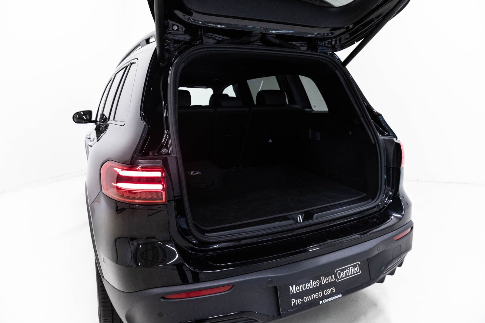 Sort Mercedes EQB250+ fra 2025