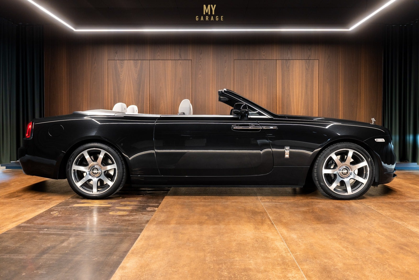 Sort Rolls Royce Dawn fra 2017