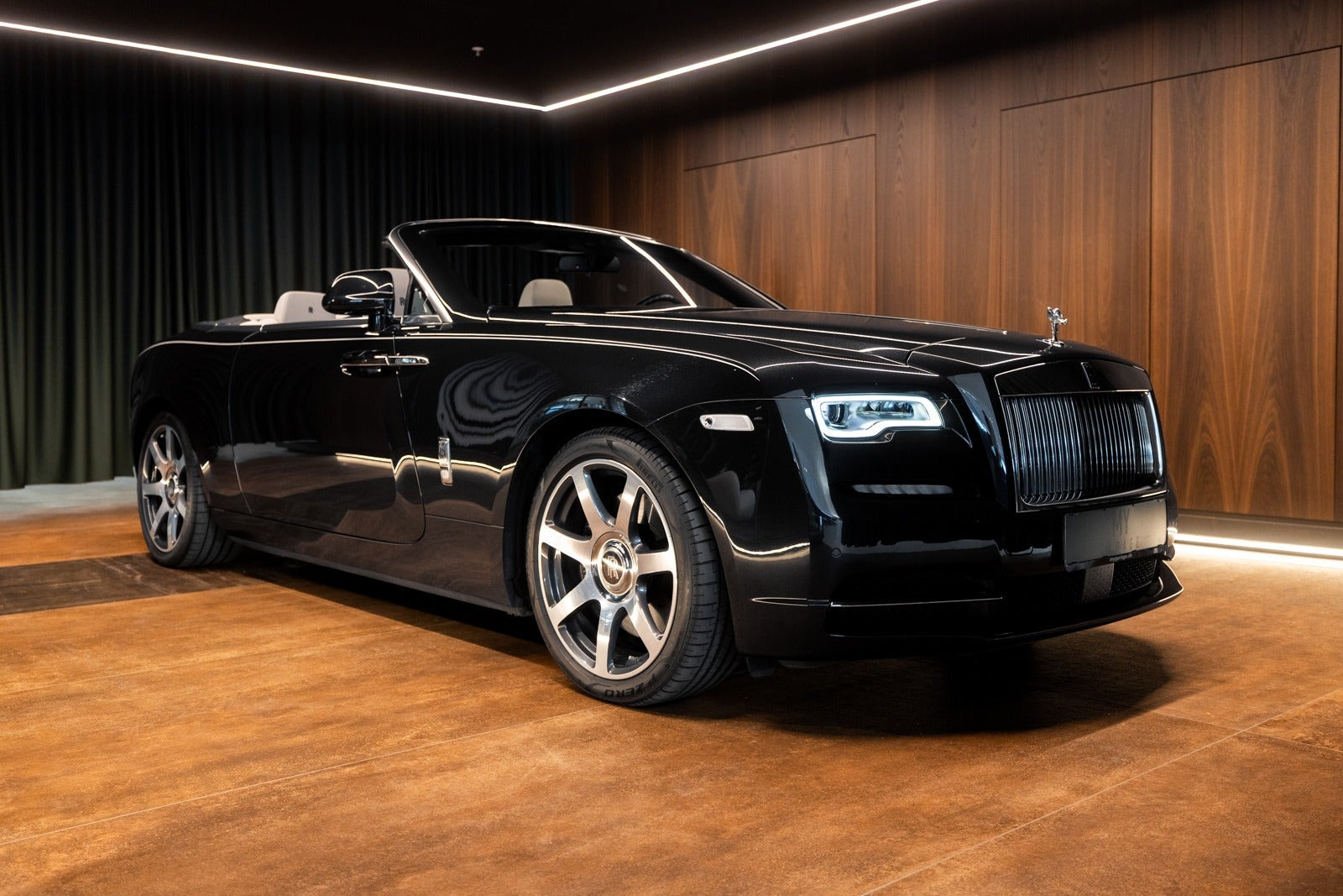 Sort Rolls Royce Dawn fra 2017