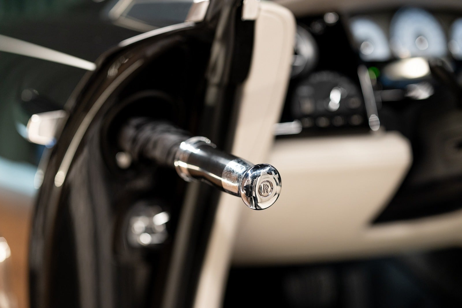 Sort Rolls Royce Dawn fra 2017