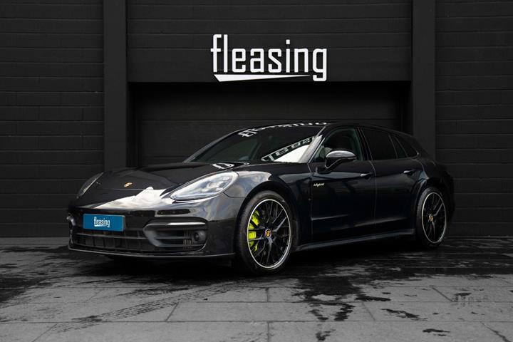 Sort Porsche Panamera 4 fra 2022