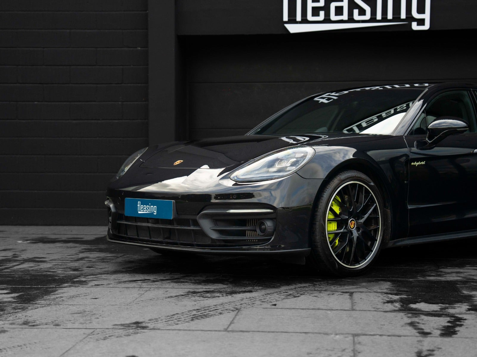 Sort Porsche Panamera 4 fra 2022