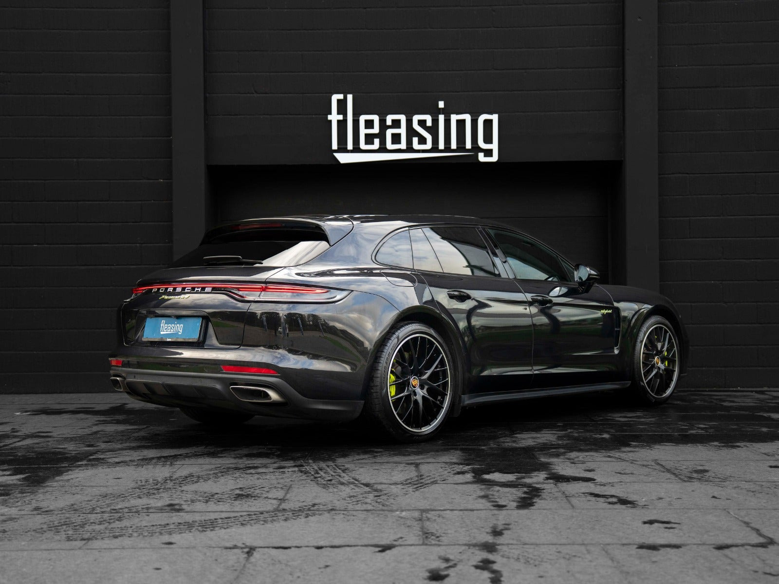 Sort Porsche Panamera 4 fra 2022