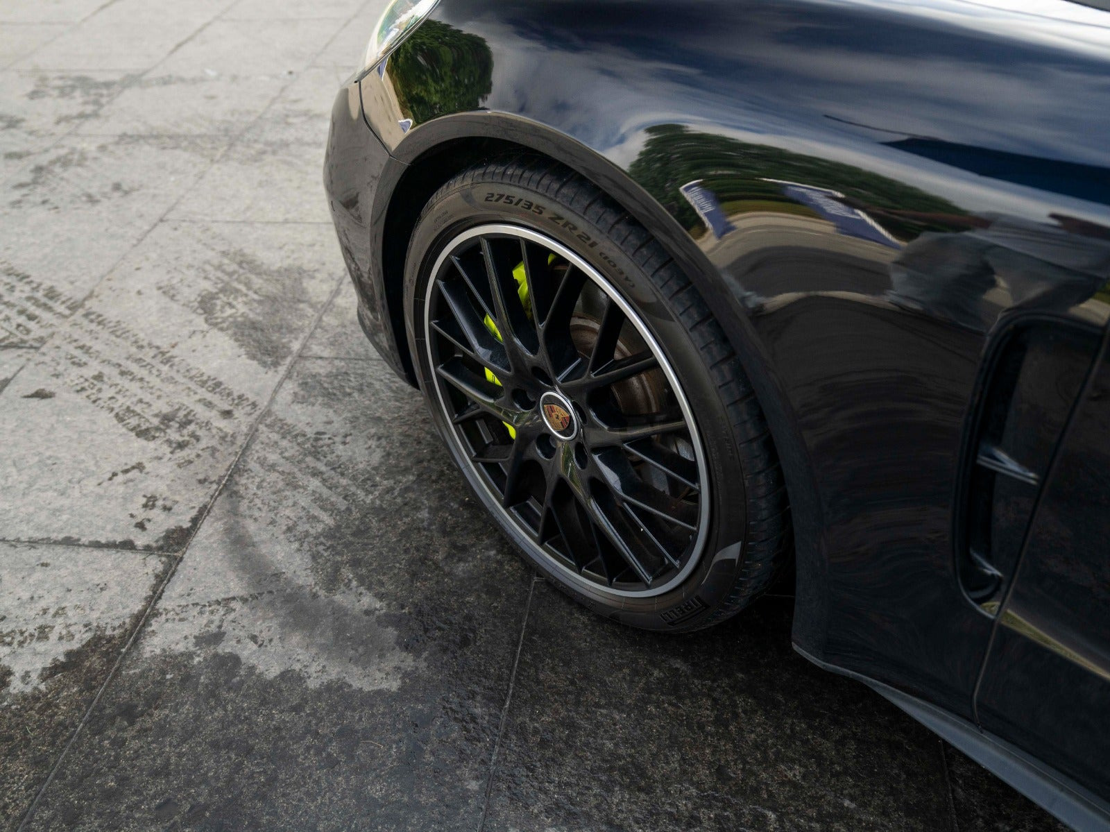 Sort Porsche Panamera 4 fra 2022
