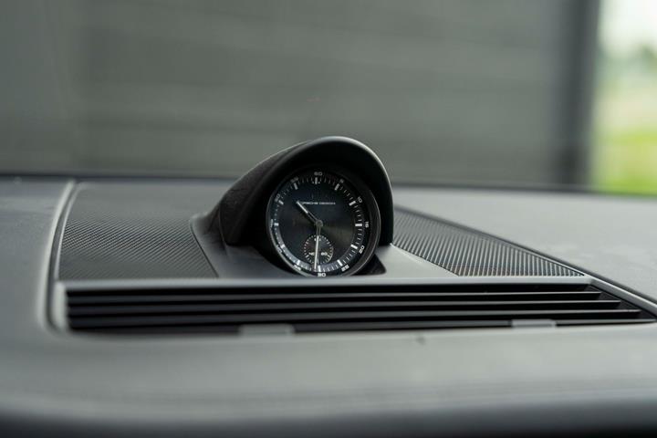 Sort Porsche Panamera 4 fra 2022