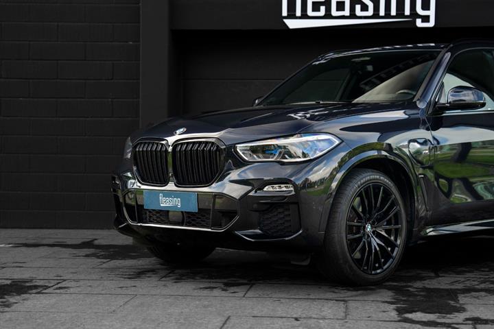 Sort BMW X5 fra 2020