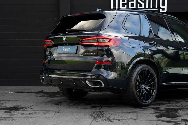 Sort BMW X5 fra 2020