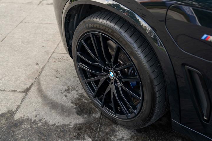 Sort BMW X5 fra 2020