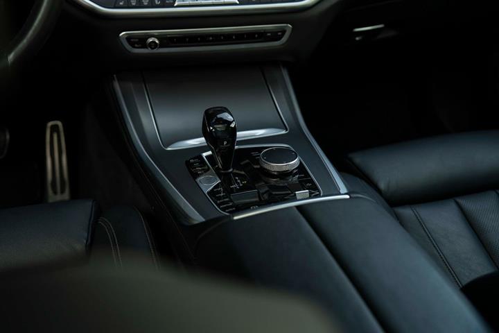 Sort BMW X5 fra 2020