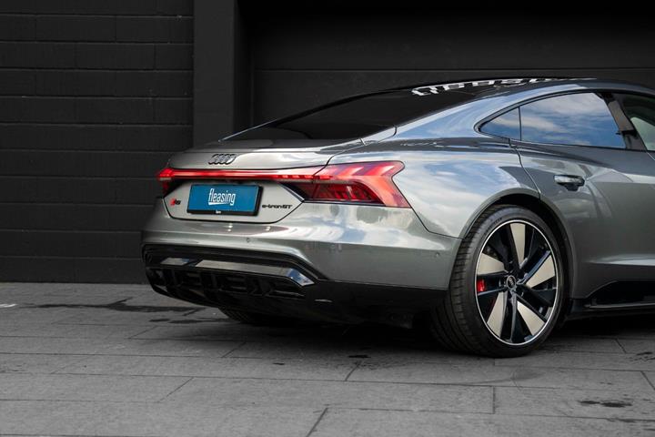 Grå Audi RS e-tron GT fra 2021