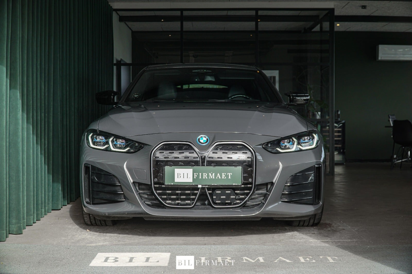 Grå BMW i4 fra 2023