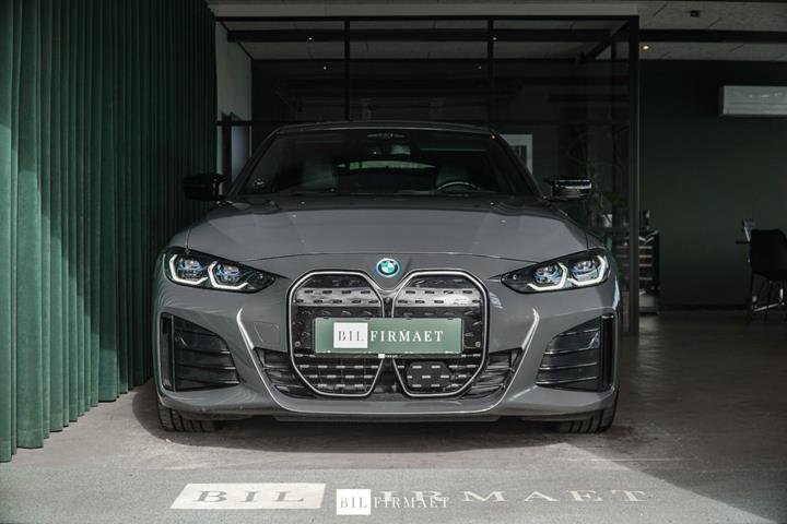 Grå BMW i4 fra 2023