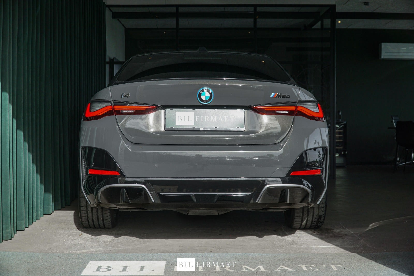 Grå BMW i4 fra 2023