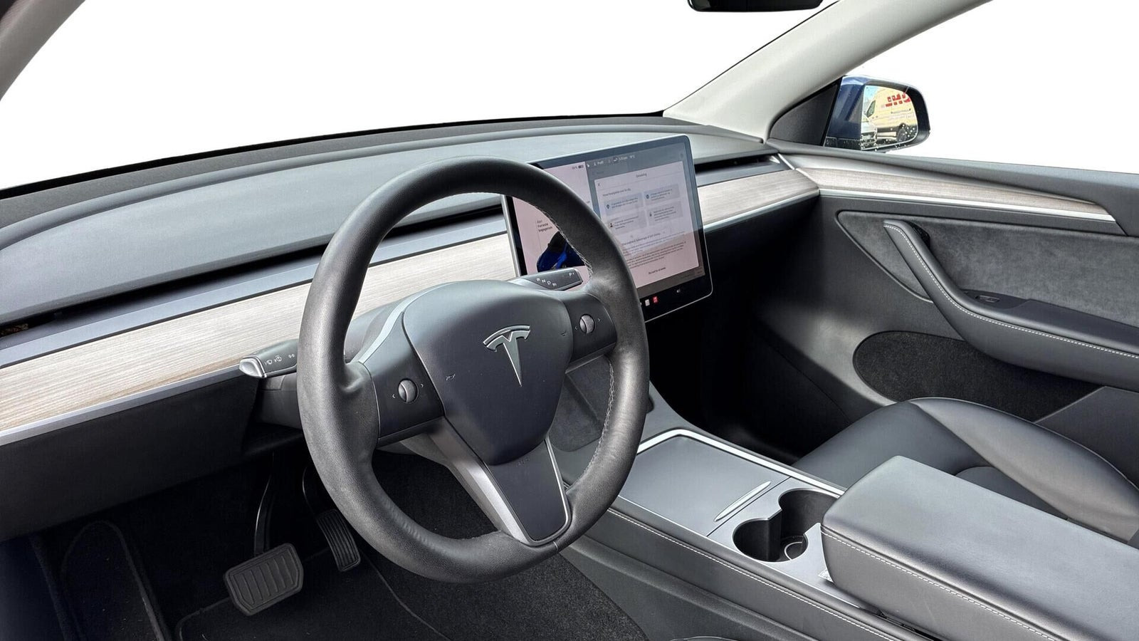 Blå Tesla Model Y fra 2021