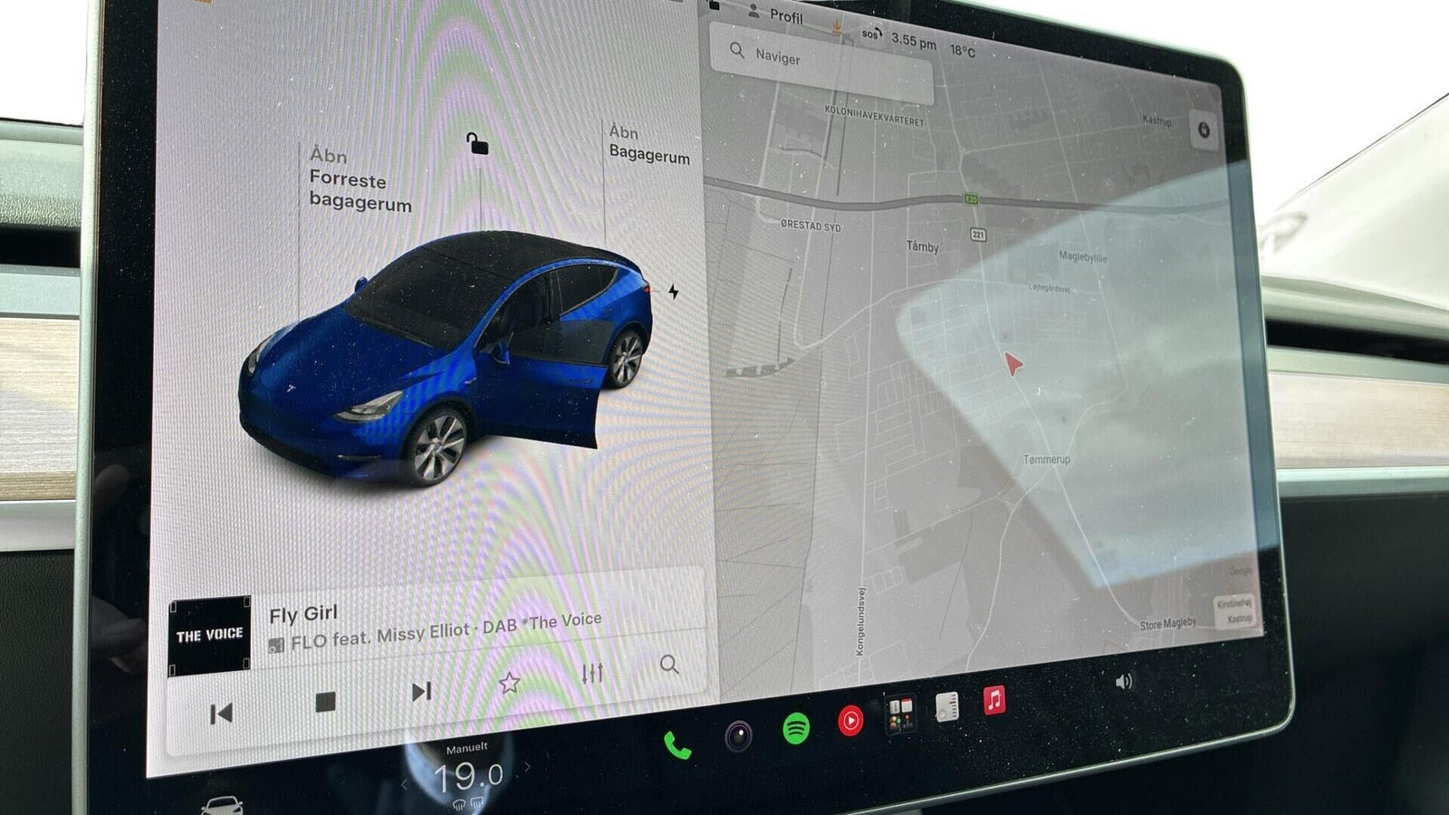 Blå Tesla Model Y fra 2021