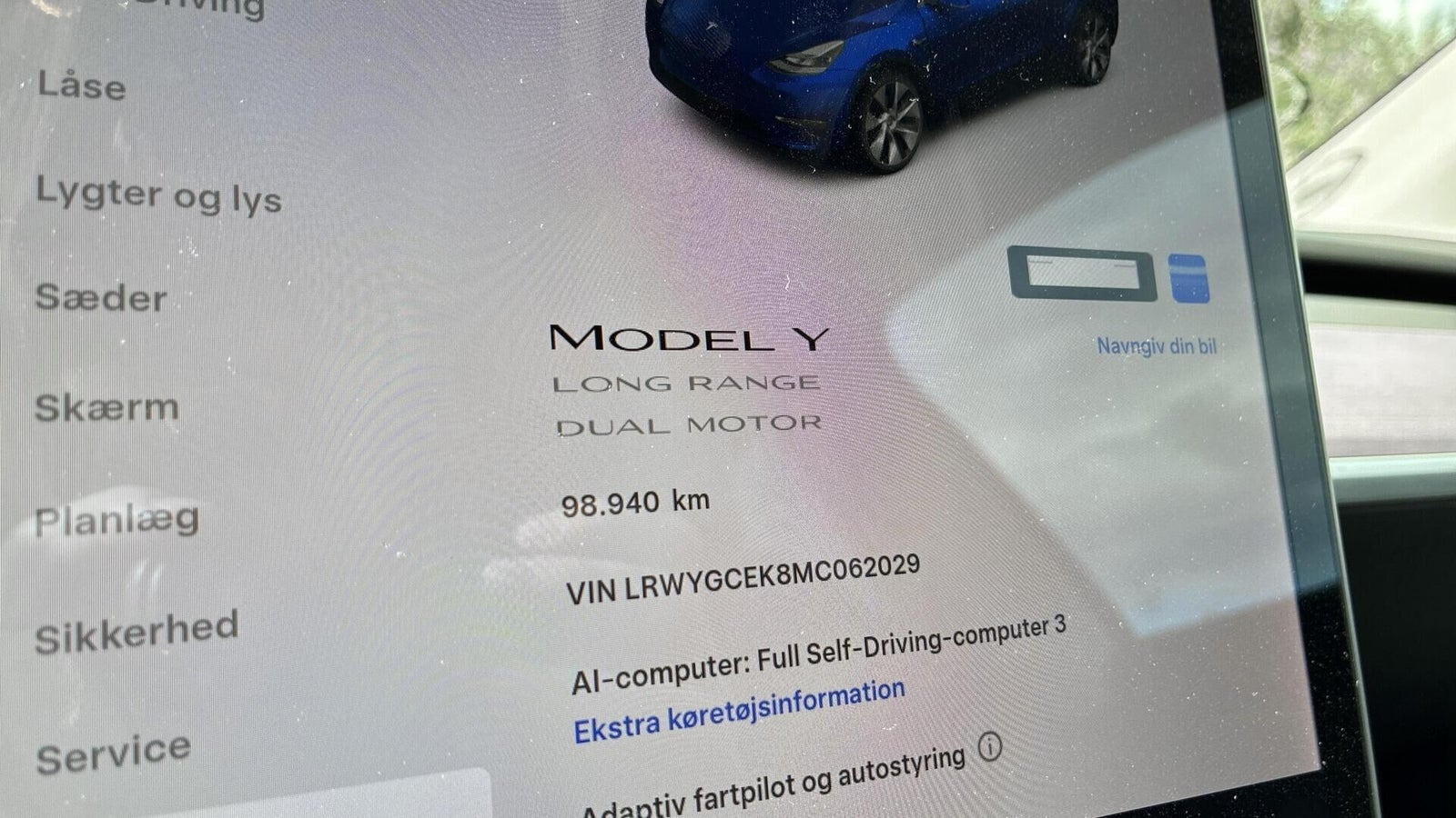 Blå Tesla Model Y fra 2021