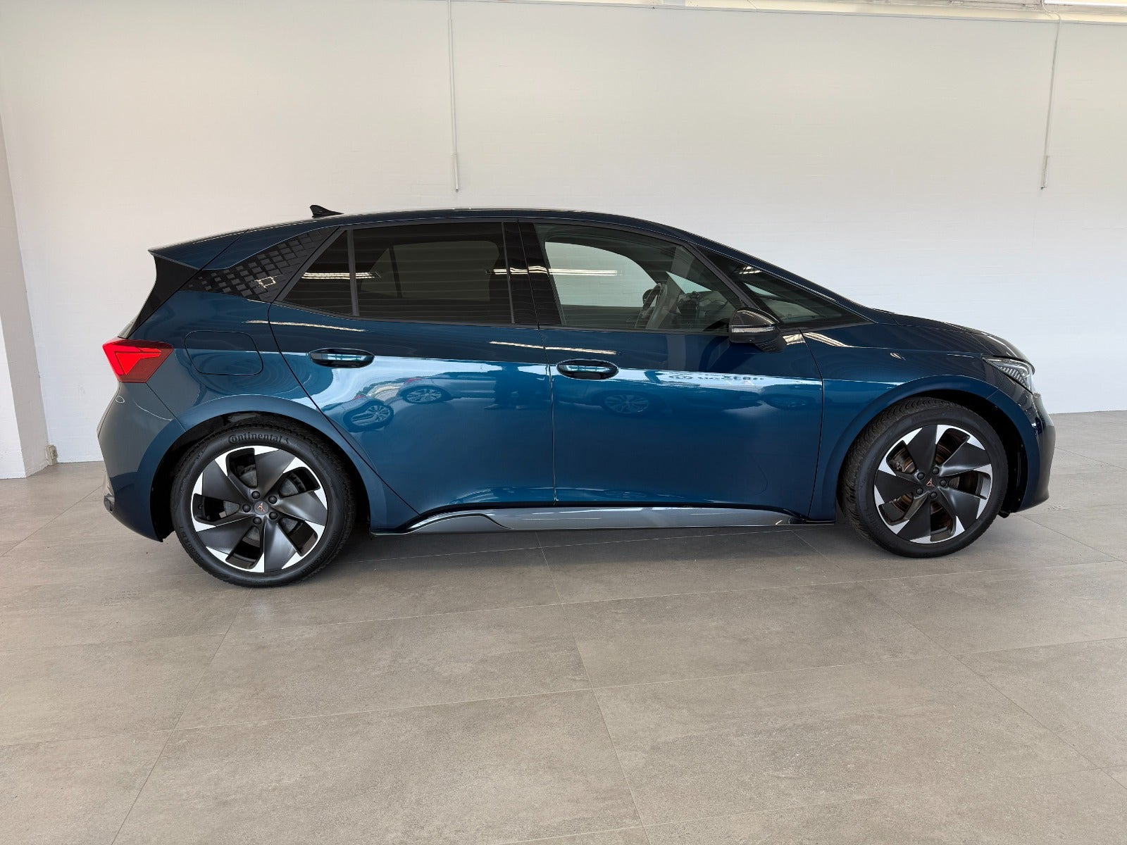 Blå Cupra Born fra 2024