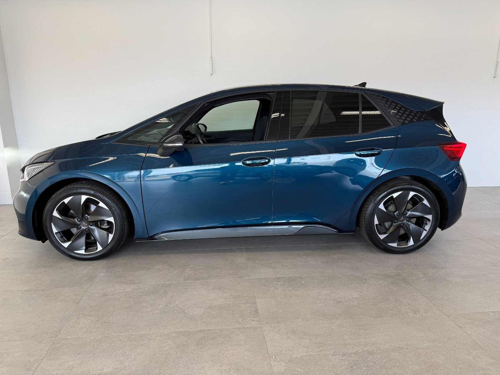 Blå Cupra Born fra 2024
