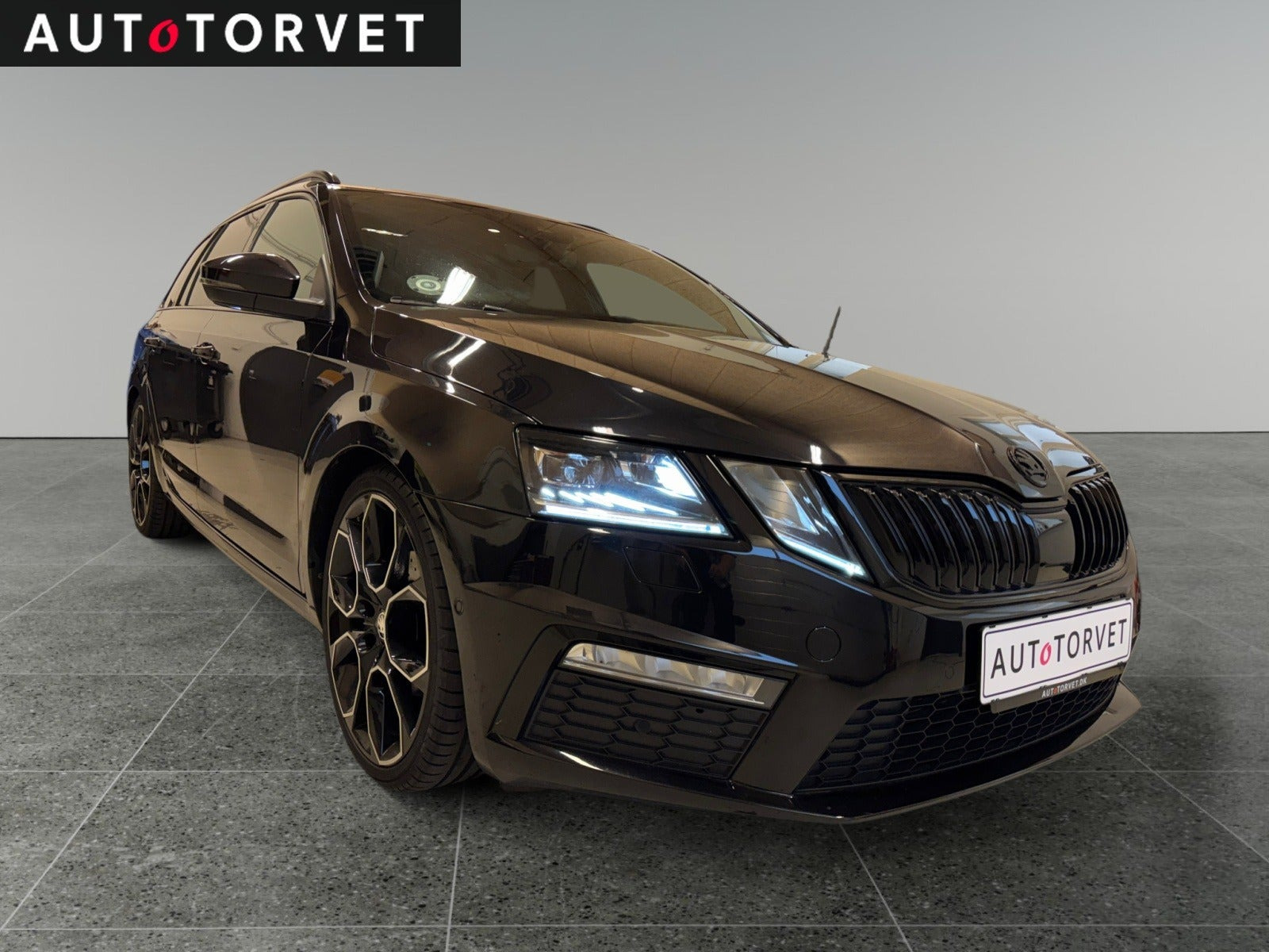 Sort Skoda Octavia fra 2020