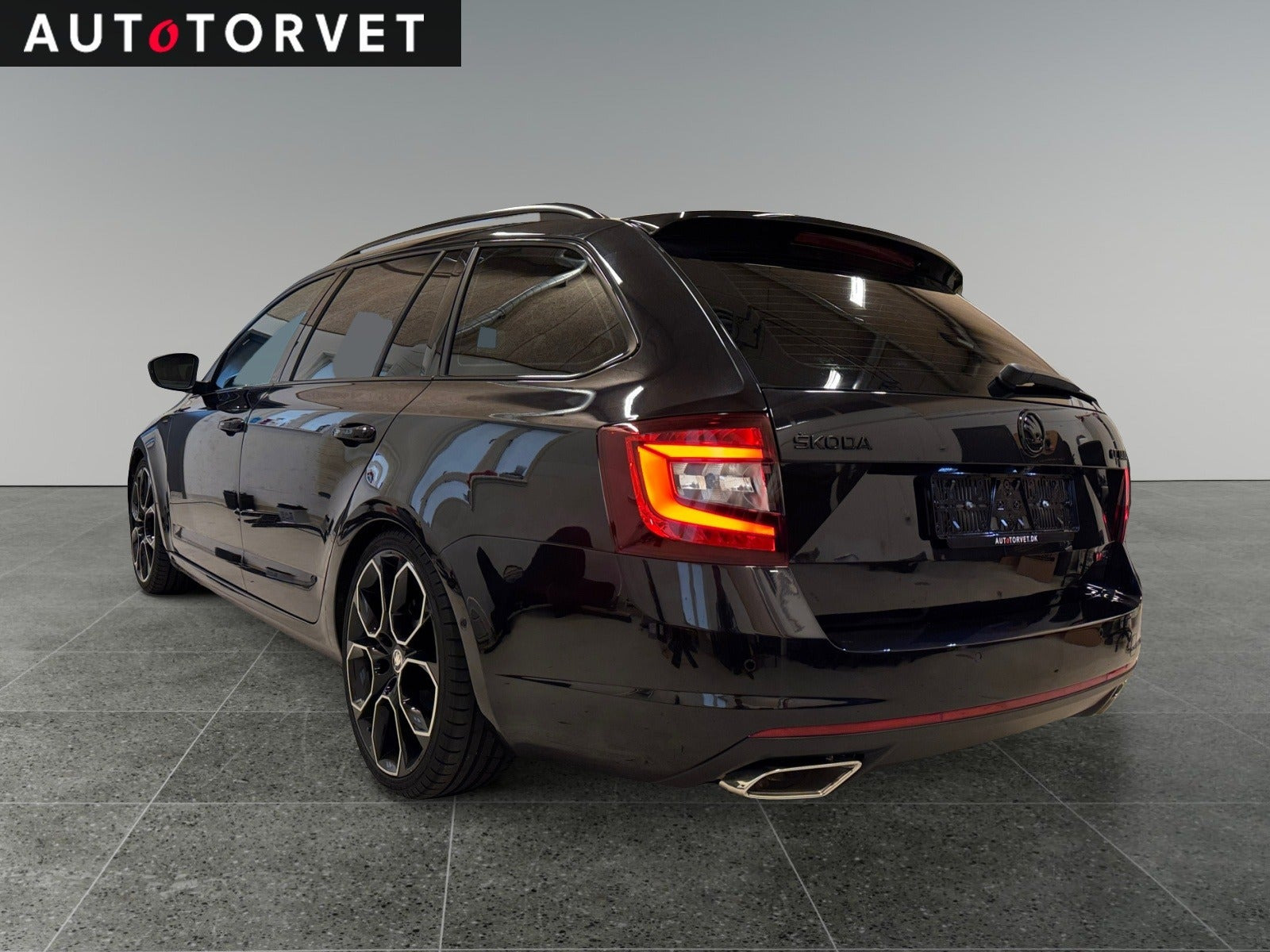 Sort Skoda Octavia fra 2020
