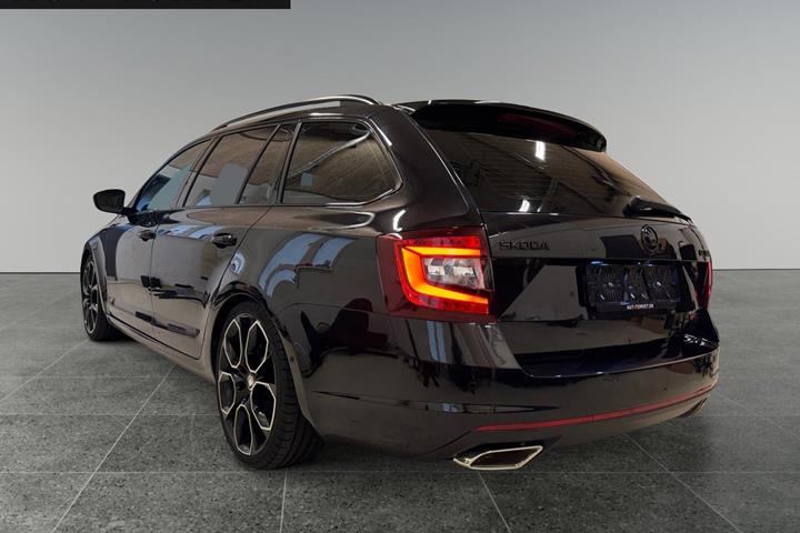 Sort Skoda Octavia fra 2020