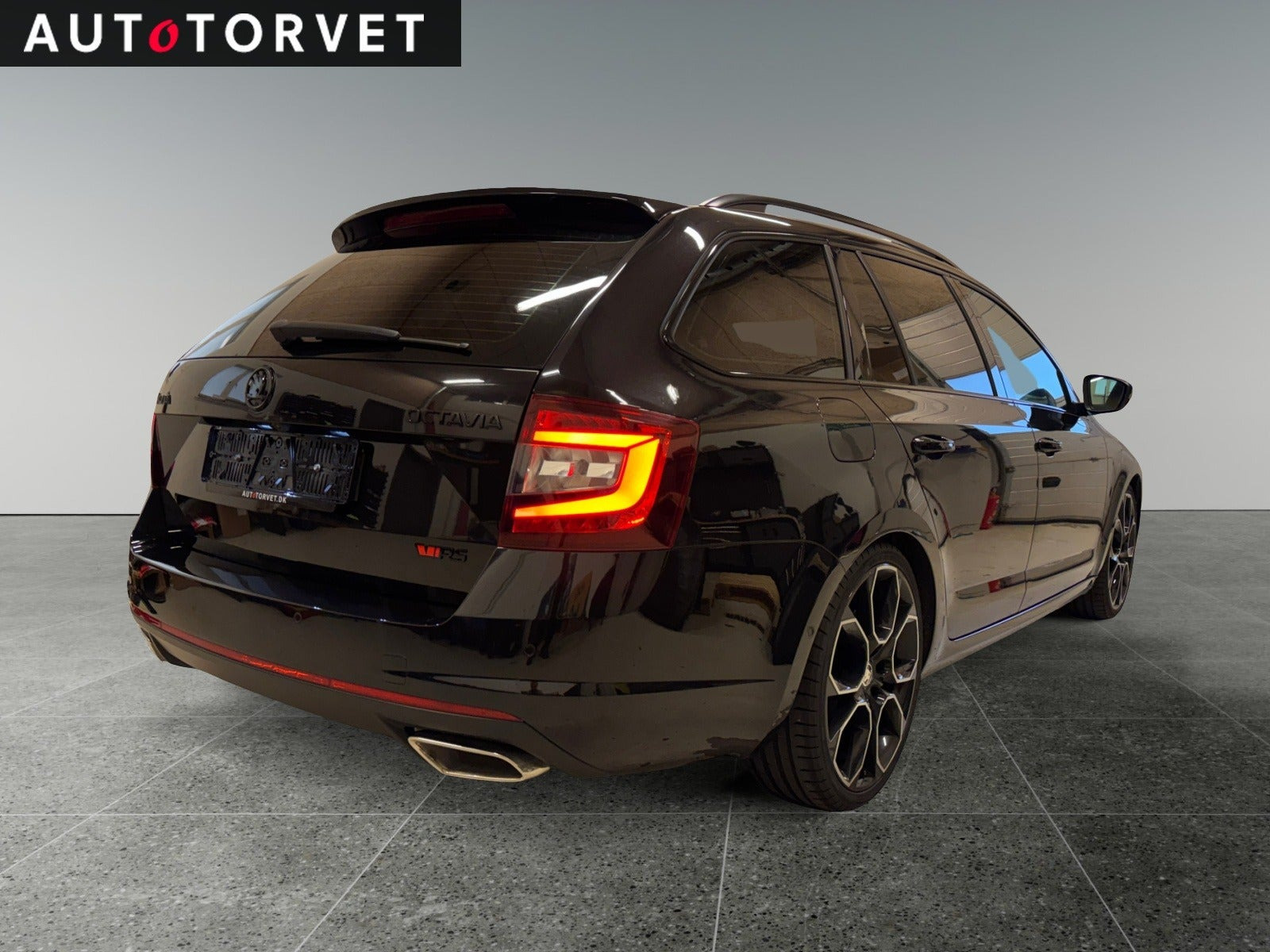 Sort Skoda Octavia fra 2020