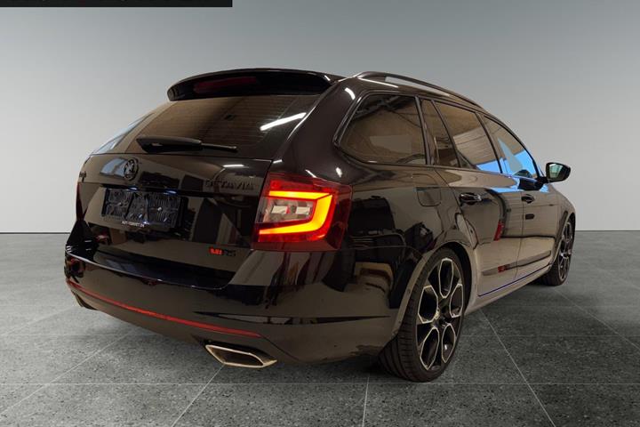 Sort Skoda Octavia fra 2020