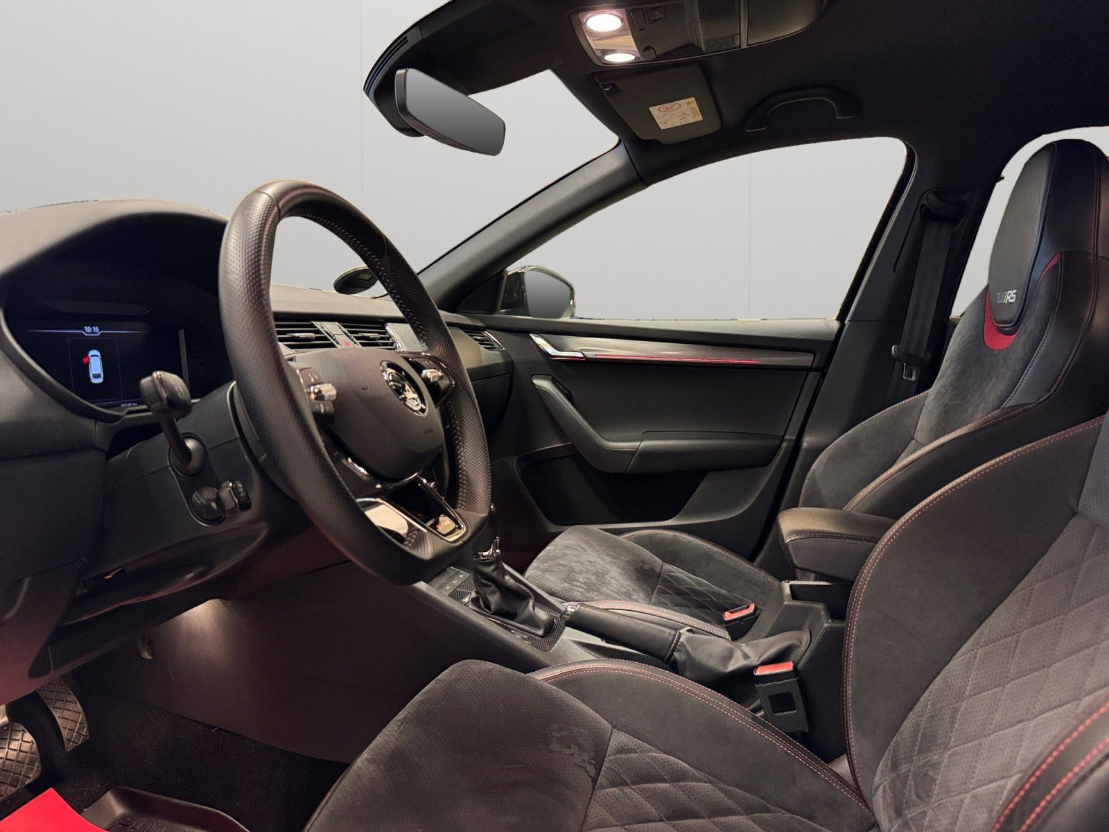 Sort Skoda Octavia fra 2020