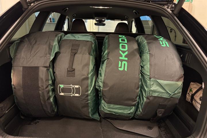 Sort Skoda Octavia fra 2020