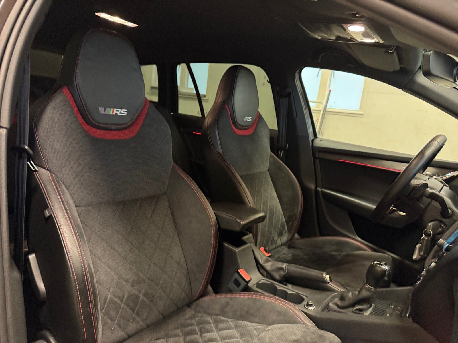 Sort Skoda Octavia fra 2020