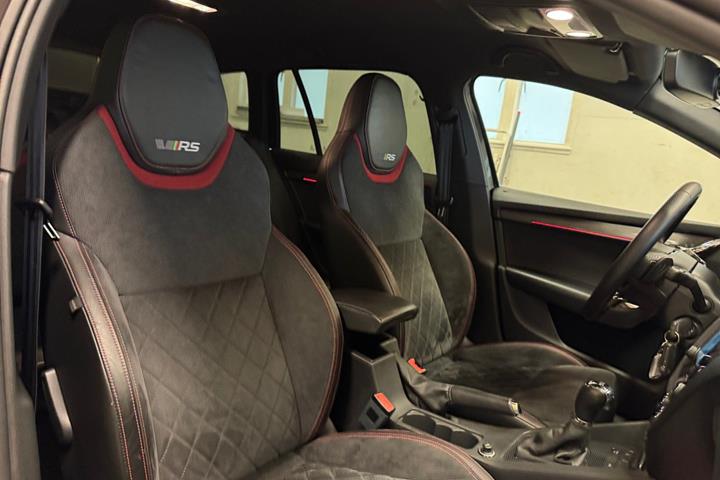 Sort Skoda Octavia fra 2020