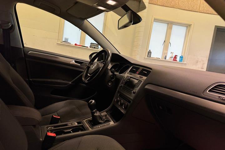 Sort VW Golf VII fra 2015