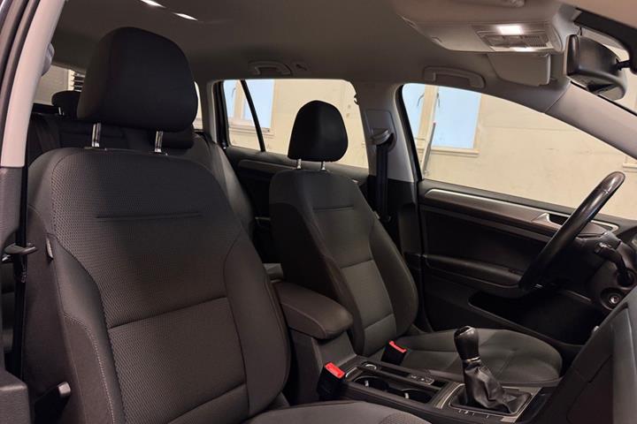 Sort VW Golf VII fra 2015