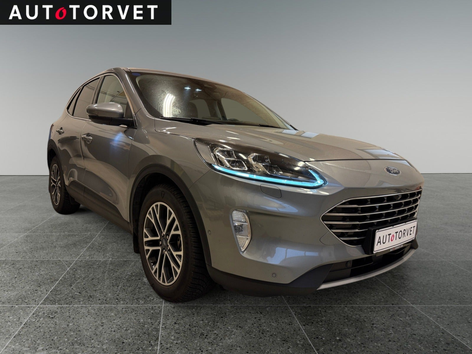 Grå Ford Kuga fra 2020