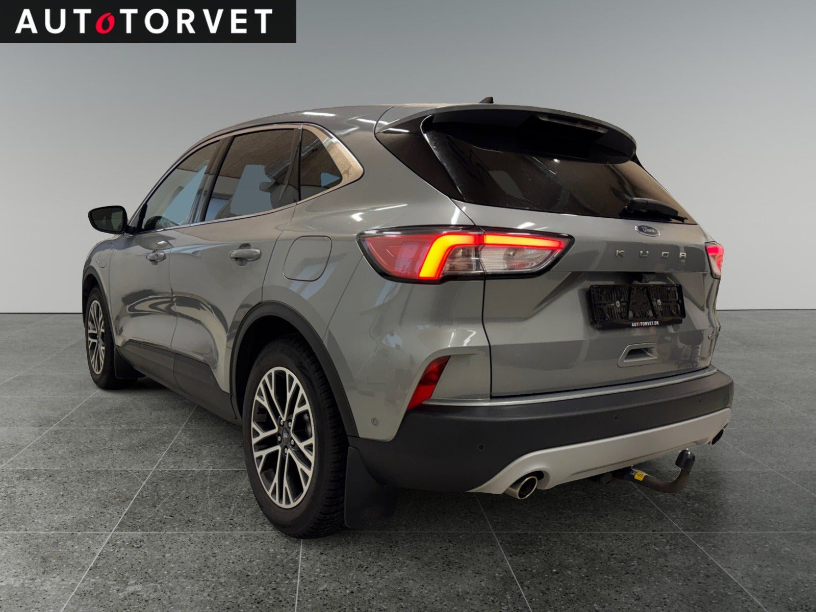 Grå Ford Kuga fra 2020
