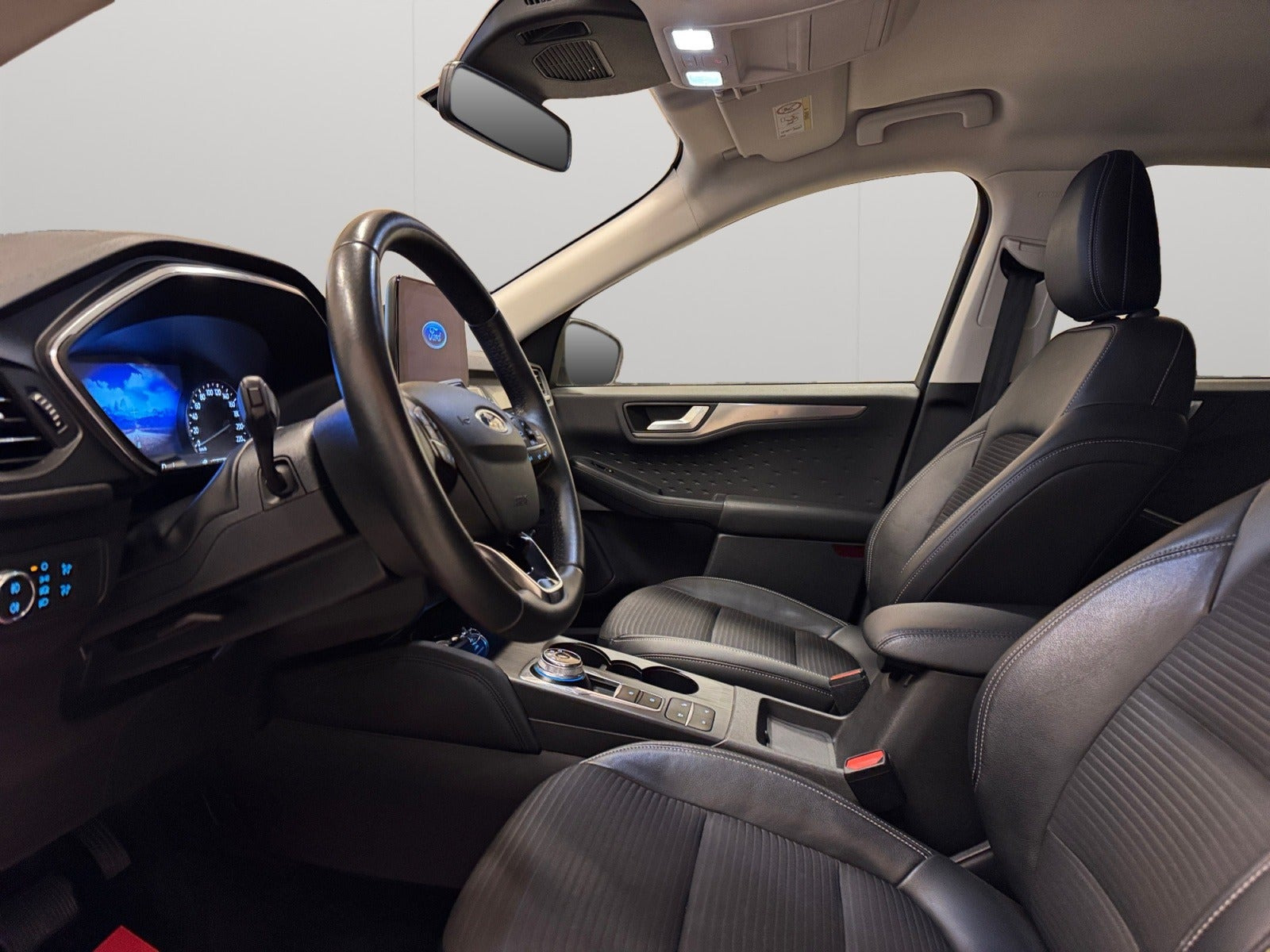 Grå Ford Kuga fra 2020